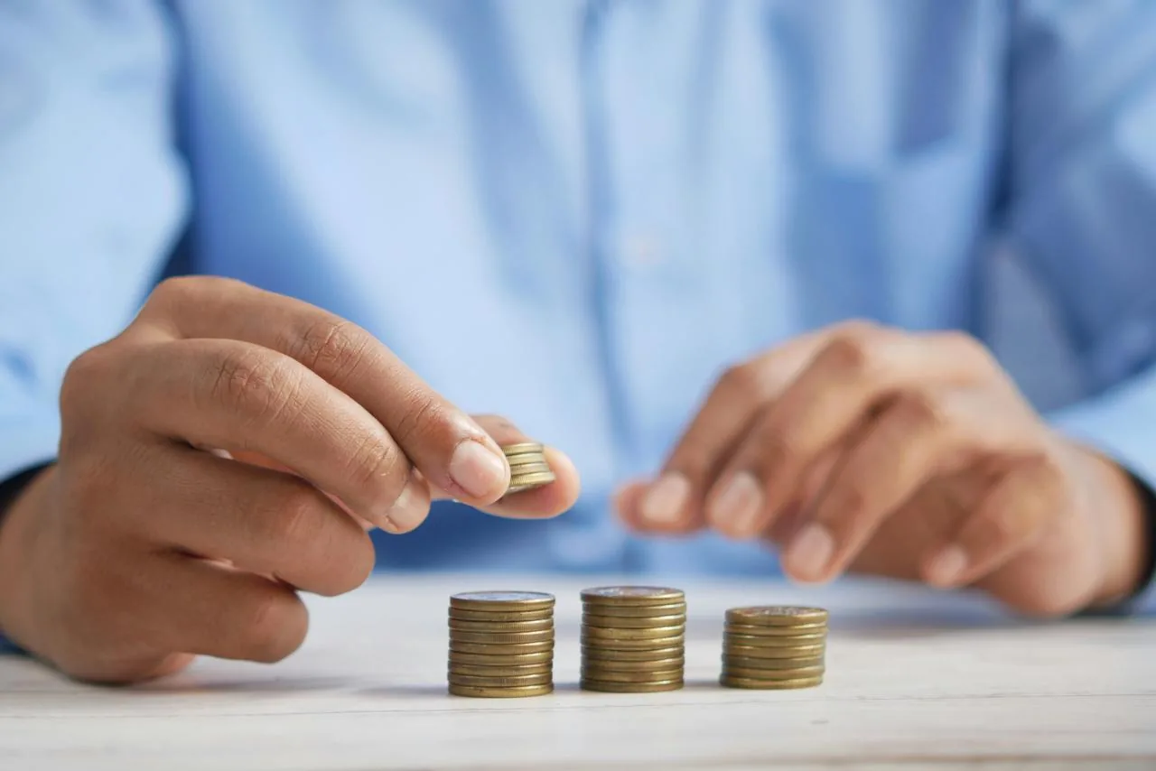 III. Federal wages stagnate, local initiatives break the deadlock